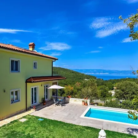 Wonderful With Sea View And Shared Pool Appartamento