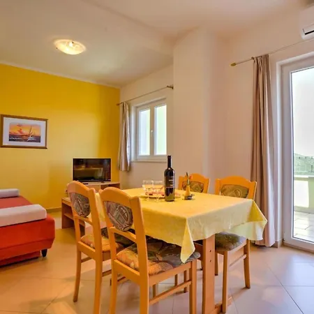 Wonderful With Sea View And Shared Pool Appartamento Brseč
