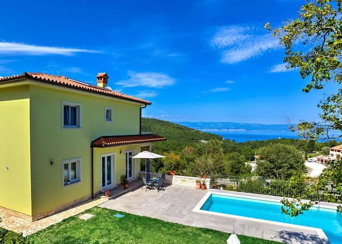 Wonderful With Sea View And Shared Pool Appartamento