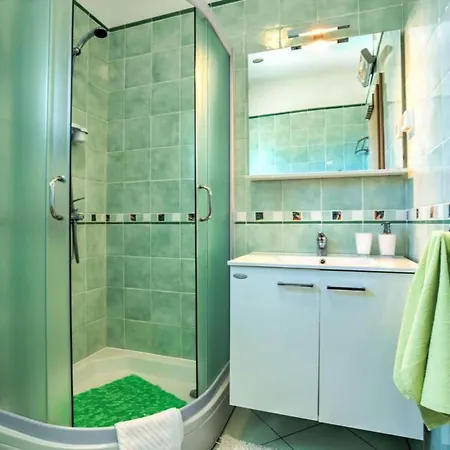 Wonderful With Sea View And Shared Pool Brseč