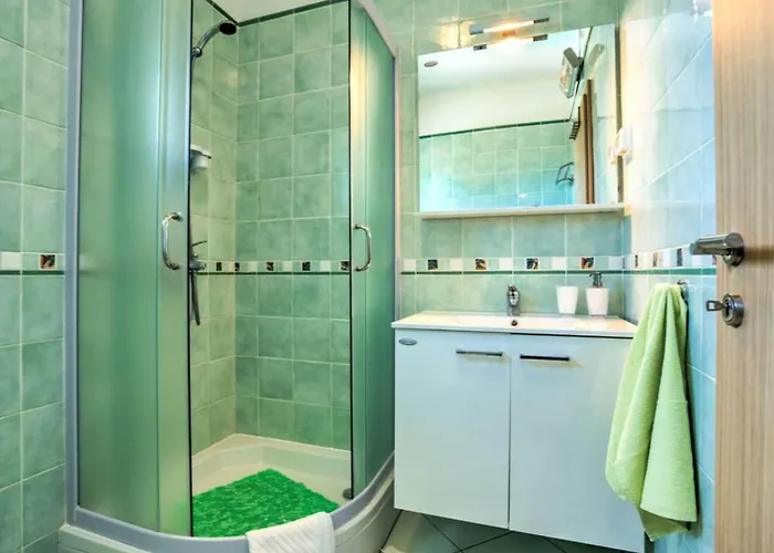Wonderful With Sea View And Shared Pool Brseč